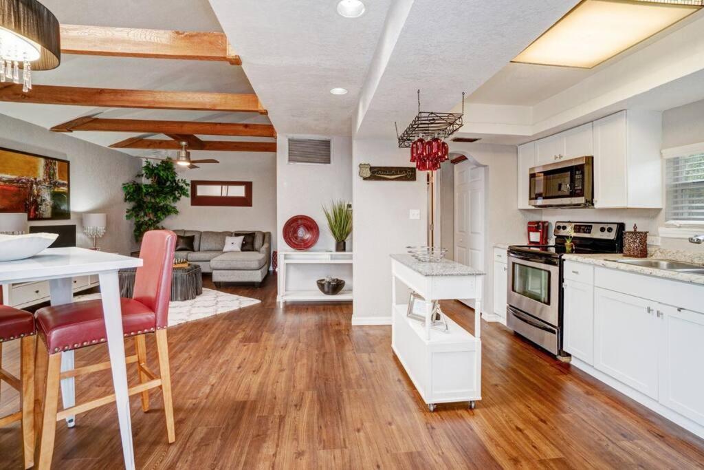 Hidden Couples Loft Retreat In Heights Foodie District Tampa Kültér fotó